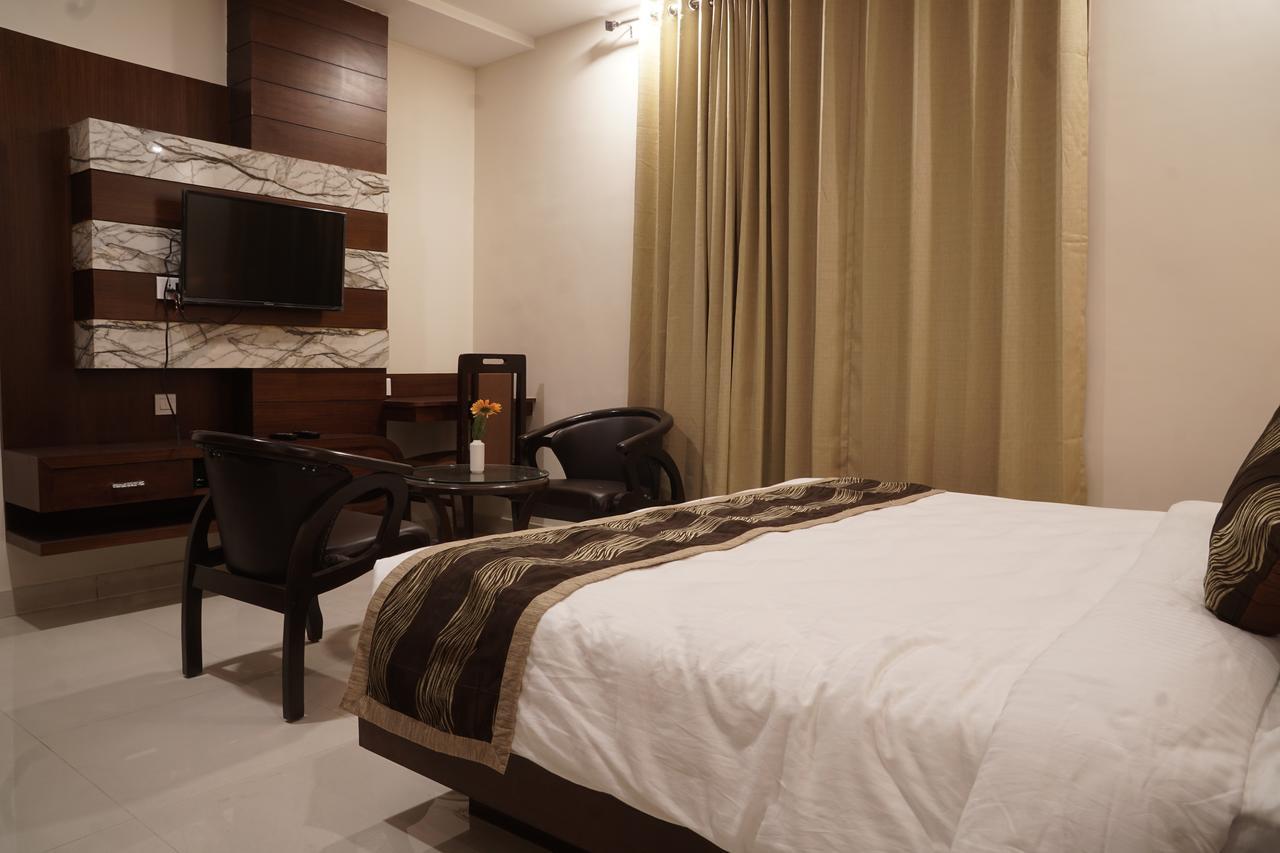 Admire Inn By Tgi Udaipur Extérieur photo